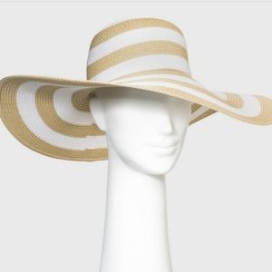 Floppy sun hat